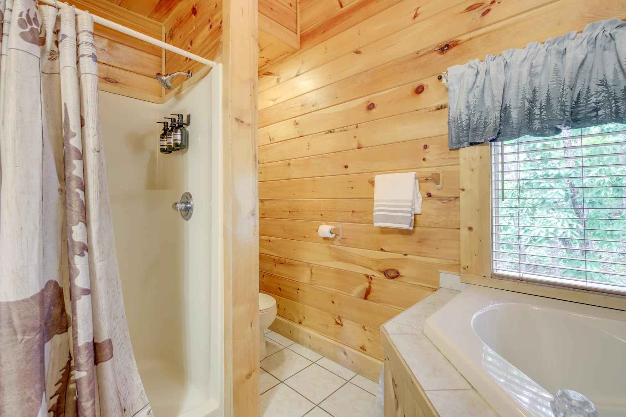 Sevierville Cabin With Deck Minutes To Pigeon Forge Екстериор снимка