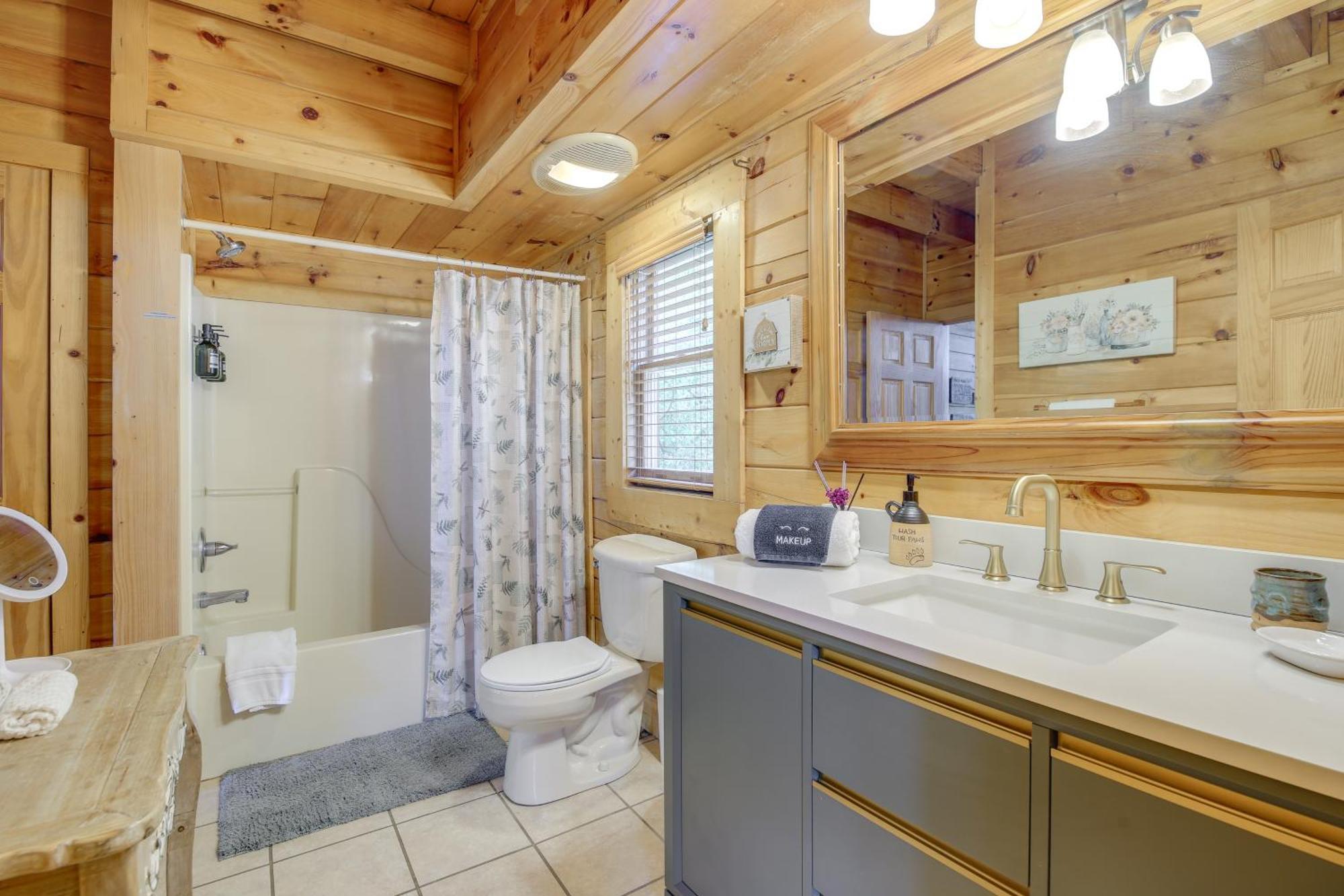 Sevierville Cabin With Deck Minutes To Pigeon Forge Екстериор снимка