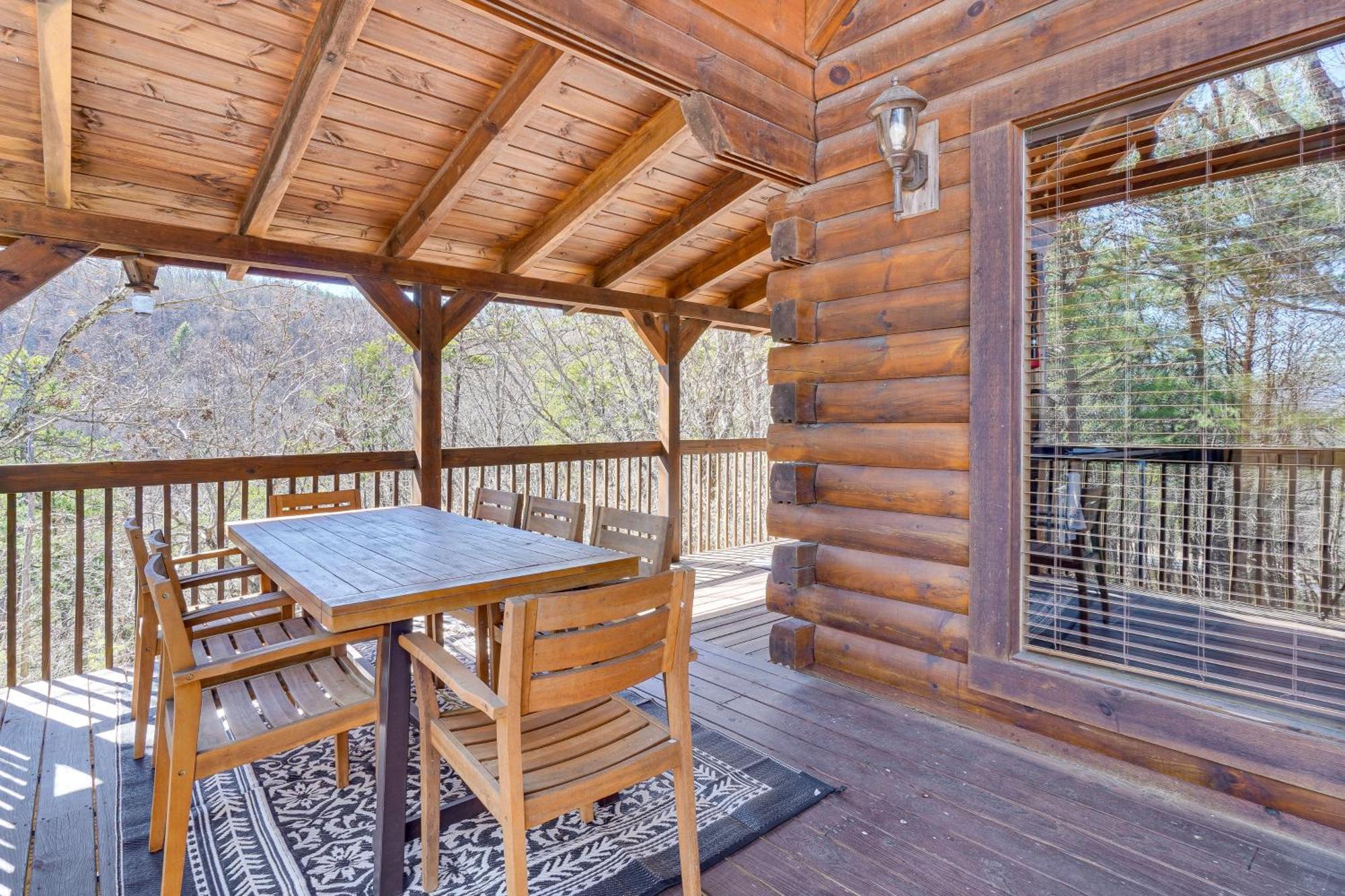 Sevierville Cabin With Deck Minutes To Pigeon Forge Екстериор снимка